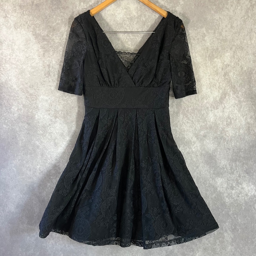 Betsey Johnson Lace Cocktail Dress Women 6 Black V-Neck Elbow Sleeve Fit & Flare